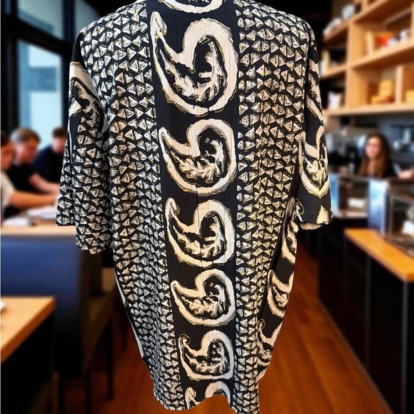 Elegant Black and White Women's Tunic - Picture 4 of 5